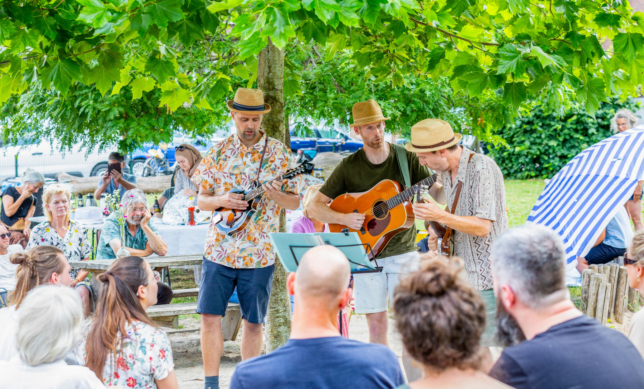 Gluren bij de buren 2025